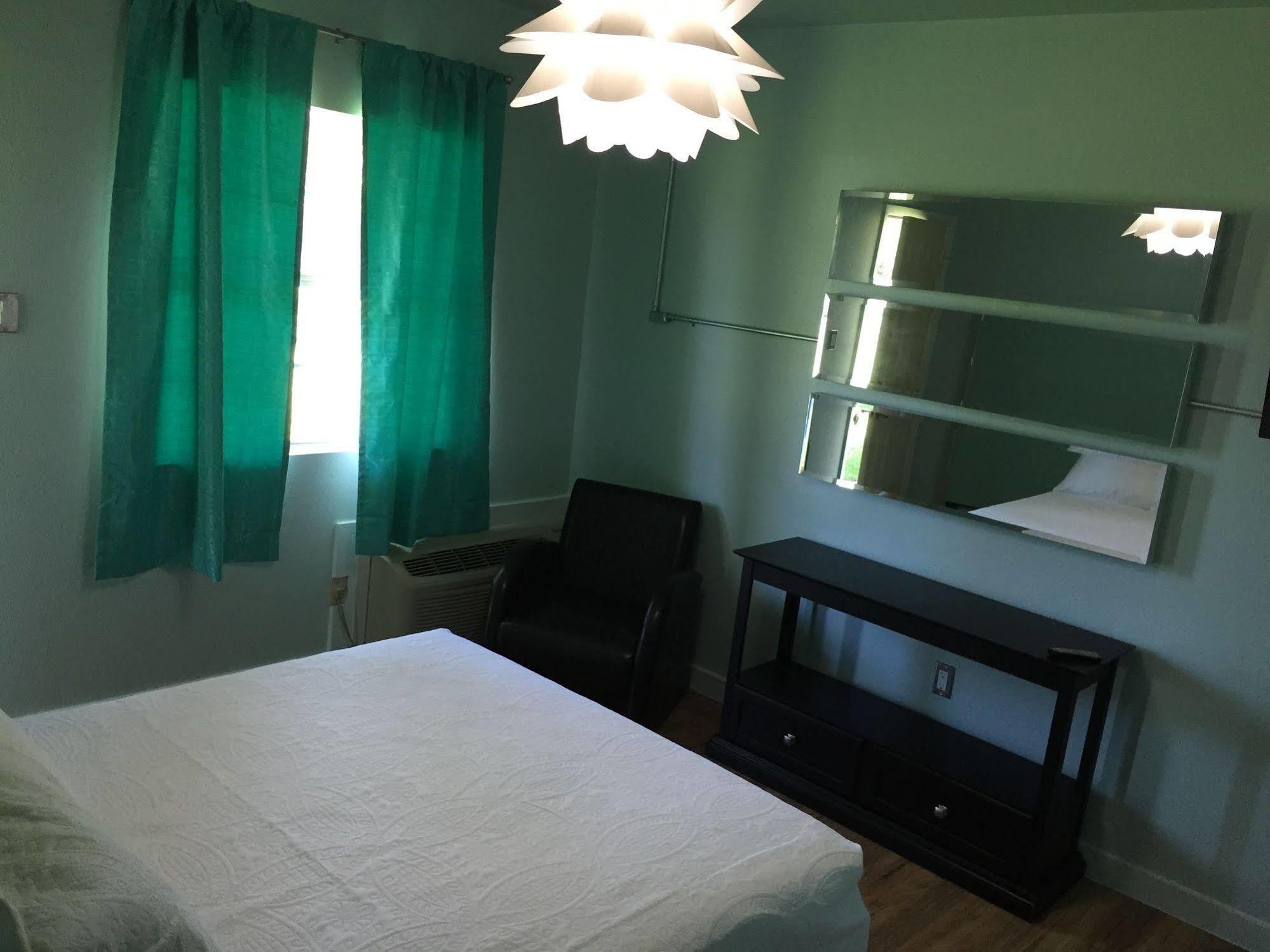 Rooms At The Pecan Olmito Buitenkant foto